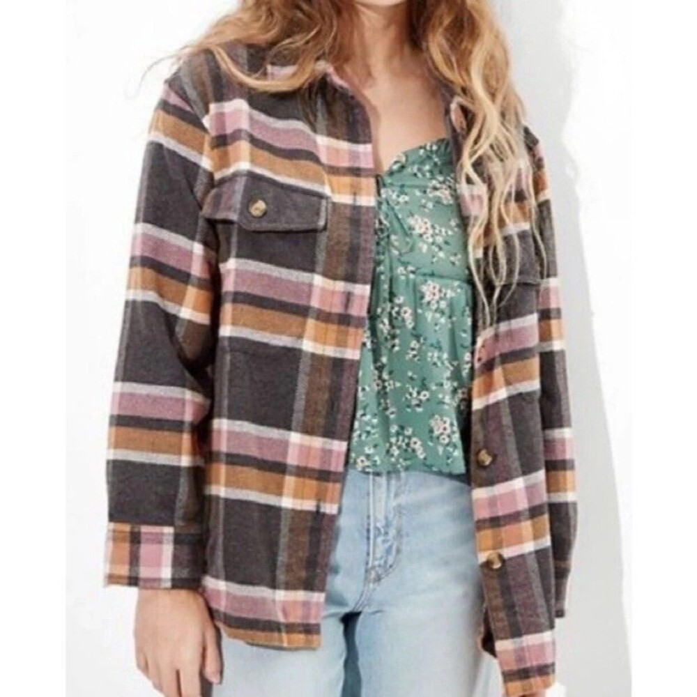 American Eagle Shirt Jacket Shacket S Womens Flannel Plaid Oversize Gray Pink